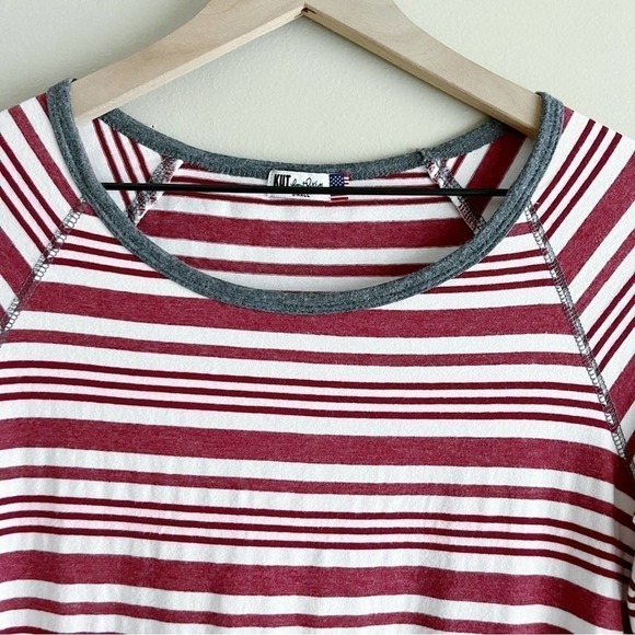 Kut from the Kloth Cotton Crewneck Long Sleeve Top in Maroon Striped, Size Small - Picture 2 of 9